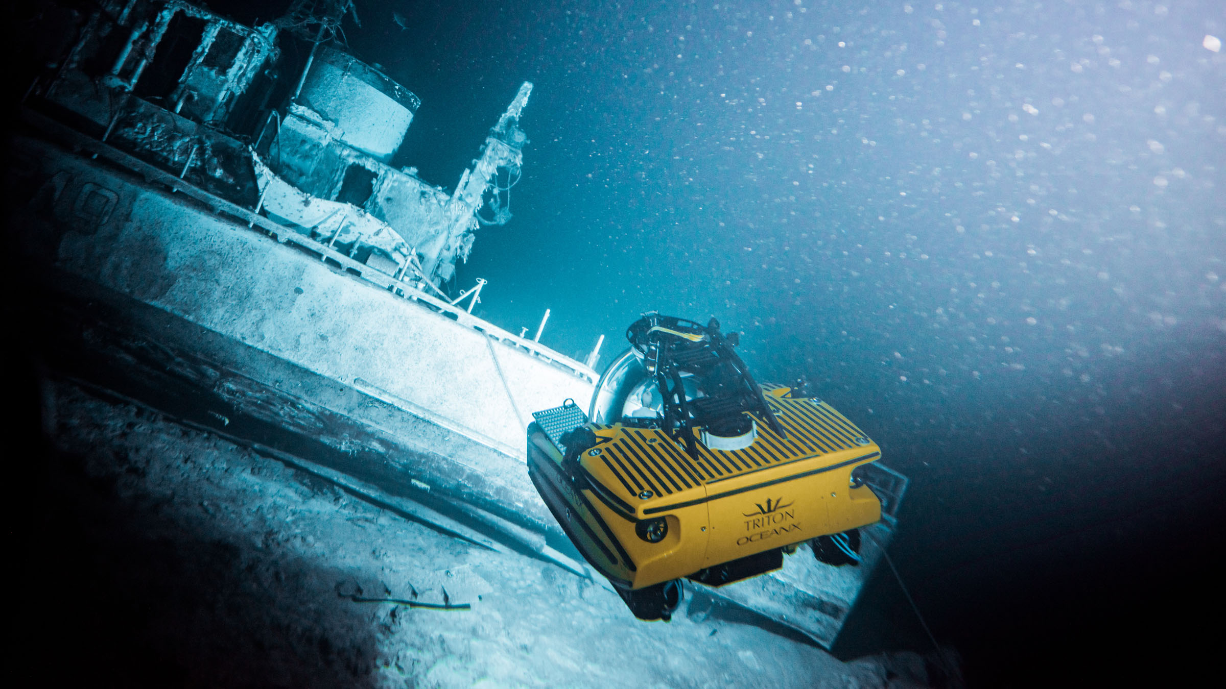 Triton submersible approaches a sunken wreck. Photo: Allison Markova. 